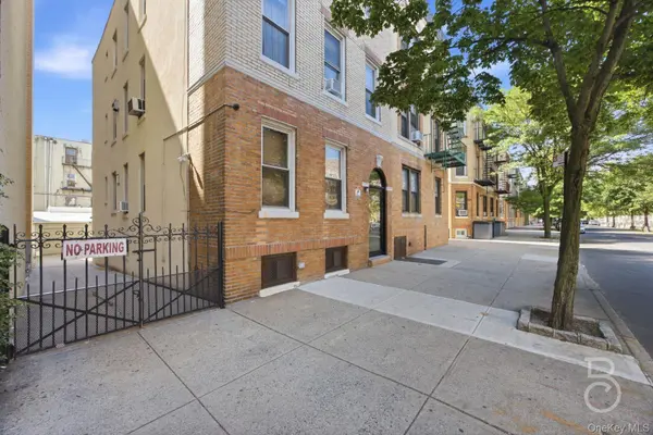 30-19 33rd ST, Astoria, NY 11102