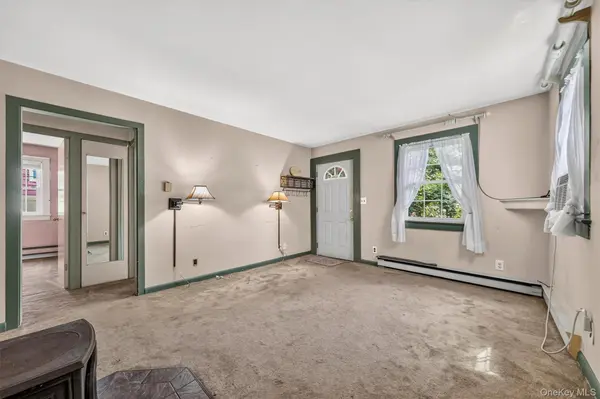 27 Brookdale RD, Putnam Valley, NY 10579