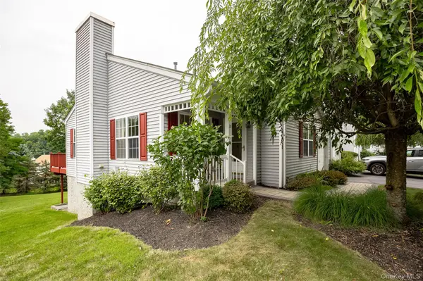 28 Tall Tree LN, Poughkeepsie, NY 12601