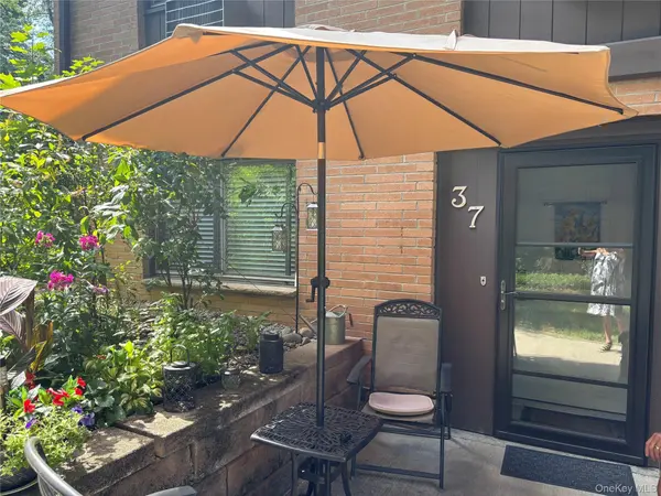 10 Oakwood Terrace #37, New Windsor, NY 12553
