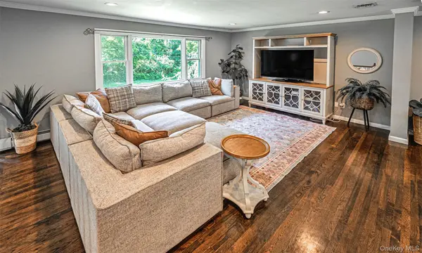 34 Waterbury RD, Warwick, NY 10990