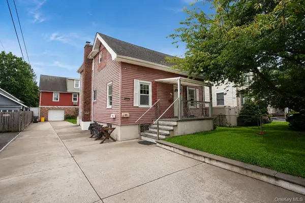 55 Centre ST, Woodmere, NY 11598