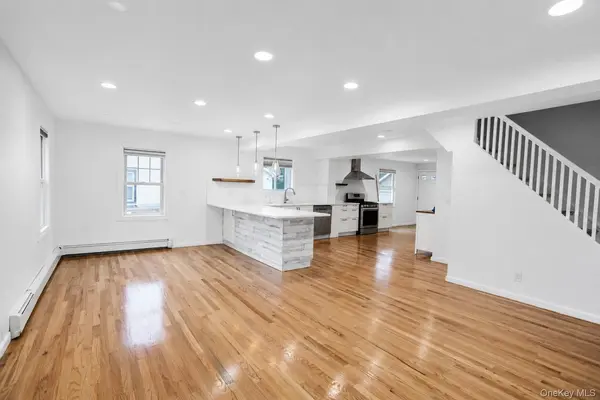 55 Centre ST, Woodmere, NY 11598