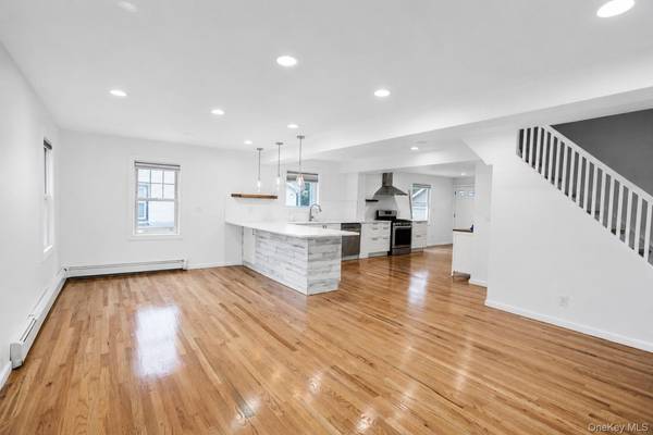 55 Centre ST, Woodmere, NY 11598