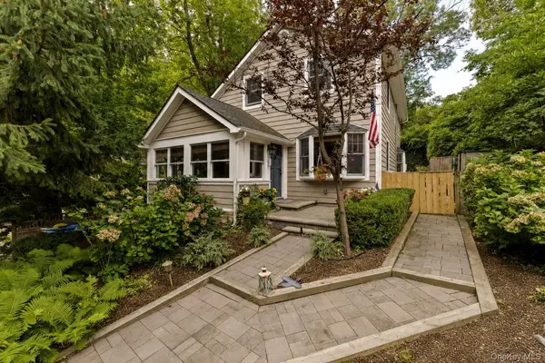 18 Walnut AVE, Setauket, NY 11733
