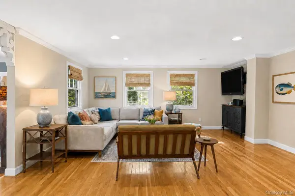 18 Walnut AVE, Setauket, NY 11733