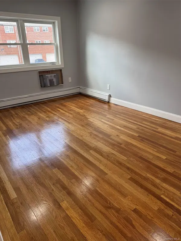 21408 Hillside AVE, Queens Village, NY 11427