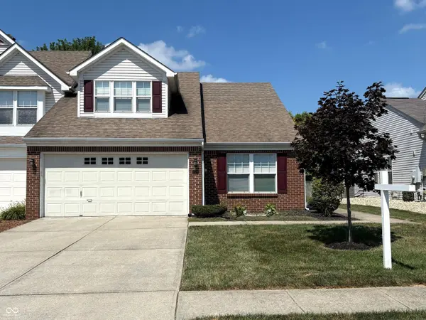2734 Cadogan DR, Greenwood, IN 46143
