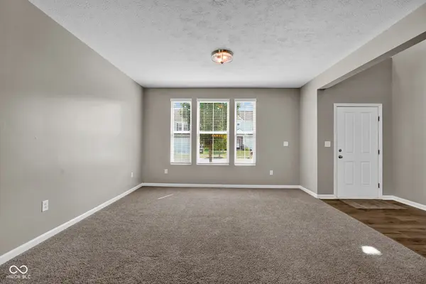 2346 Creek Bank DR, Columbus, IN 47201