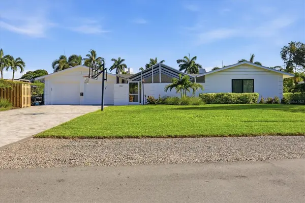 1761 SANDALWOOD DR, Sarasota, FL 34231