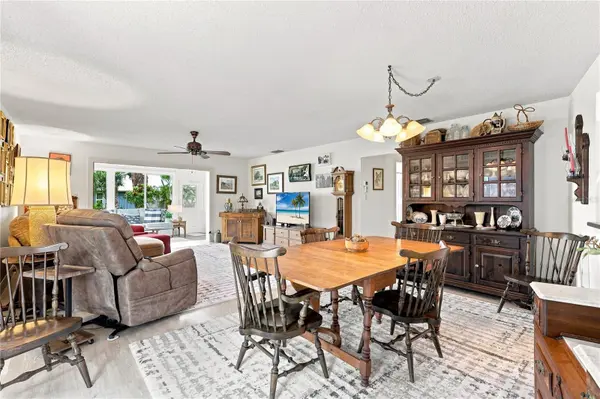 4208 CENTER POINTE LN #27, Sarasota, FL 34233