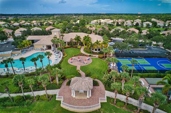 2133 BURGOS DR, Sarasota, FL 34238