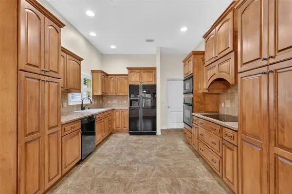 1557 OAK FOREST DR, The Villages, FL 32162