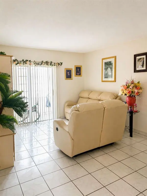 110 ROYAL PALM RD #208, Hialeah Gardens, FL 33016