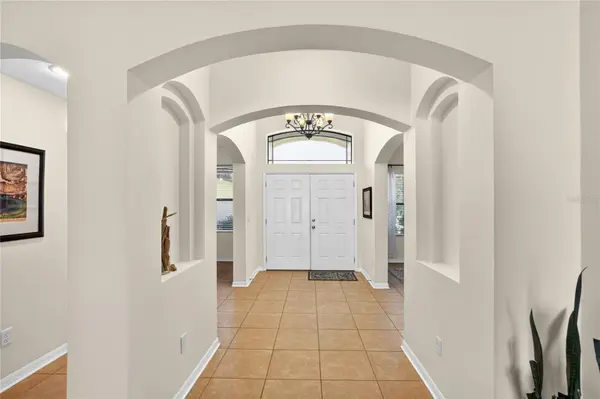 3935 SUNSET LAKE DR, Lakeland, FL 33810