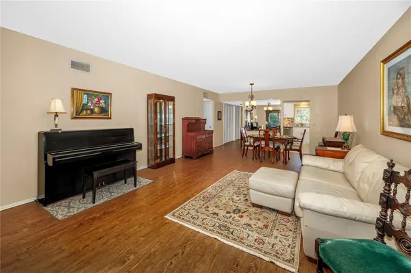 2440 WORLD PARKWAY BLVD #38, Clearwater, FL 33763