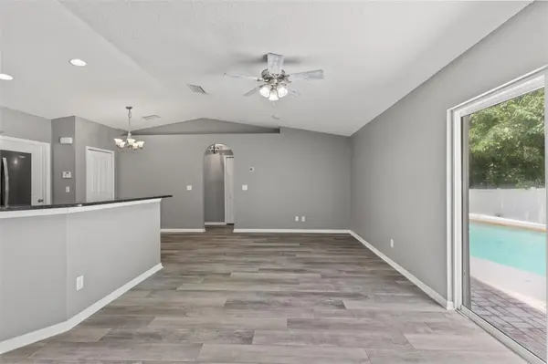 560 ROBIN HILL CIR, Brandon, FL 33510