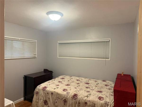 1601 Lakemoor DR, St Louis, MO 63136