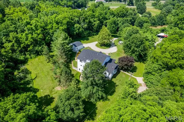 4 Hahn Estate RD, Winfield, MO 63389
