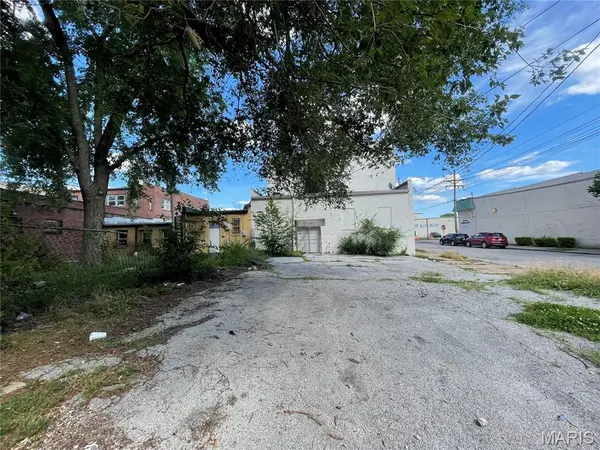 7427 S Broadway, St Louis, MO 63111