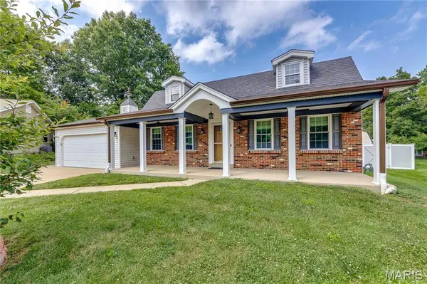 11 Victoria SQ, St Peters, MO 63376
