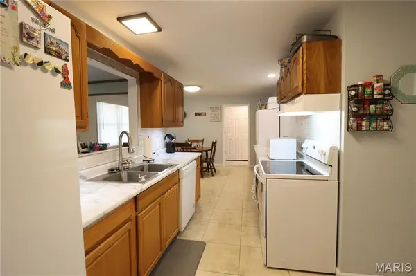 1213 Killarney DR, Greenville, IL 62246