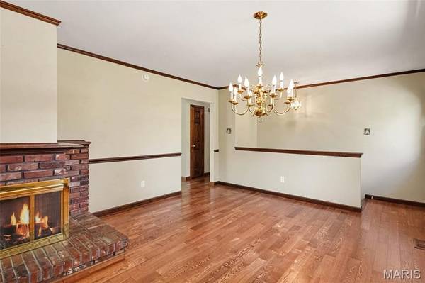 5333 Victron DR, Oakville, MO 63129