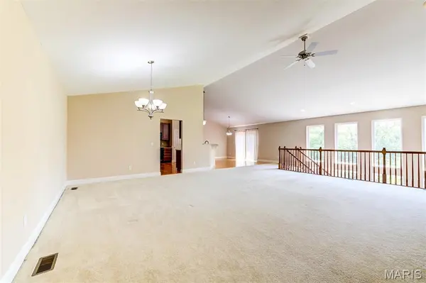 1304 Legacy Pointe LN, Fenton, MO 63026
