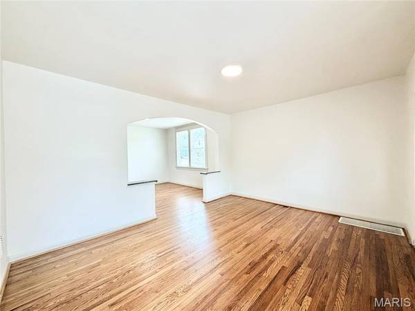 4840 Gardenville AVE, St Louis, MO 63116