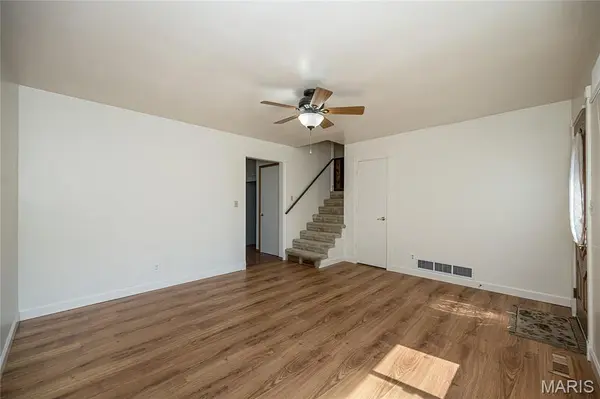 2687 Creekwood Manor LN, St Louis, MO 63125