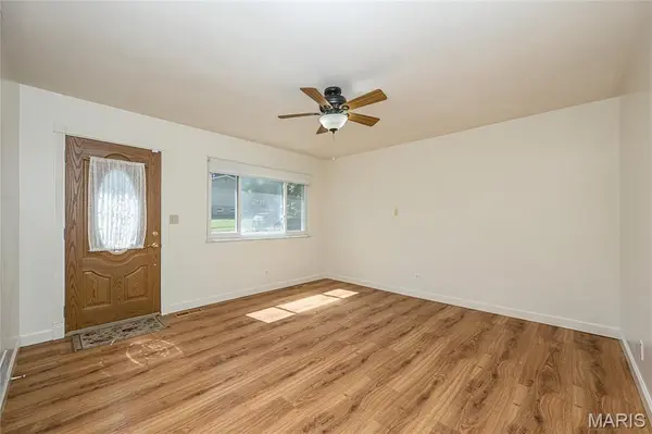 2687 Creekwood Manor LN, St Louis, MO 63125