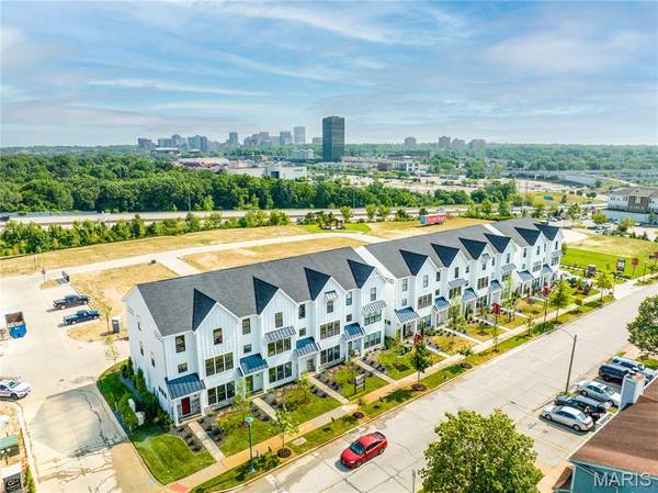 8918 Gateway Heights AVE E #82-502, Richmond Heights, MO 63144