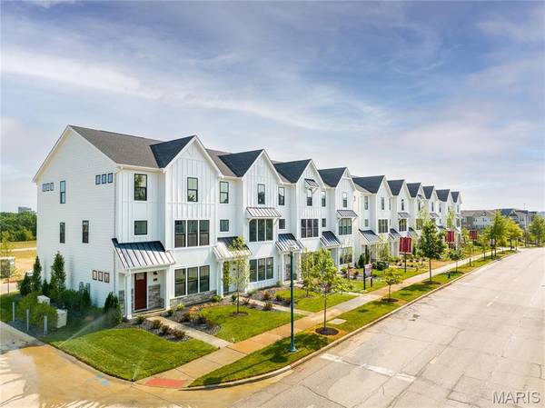 8918 Gateway Heights AVE E #82-502, Richmond Heights, MO 63144