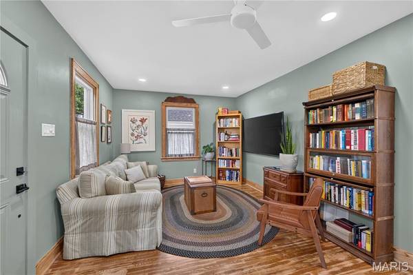 2556 Oakland AVE, St Louis, MO 63143