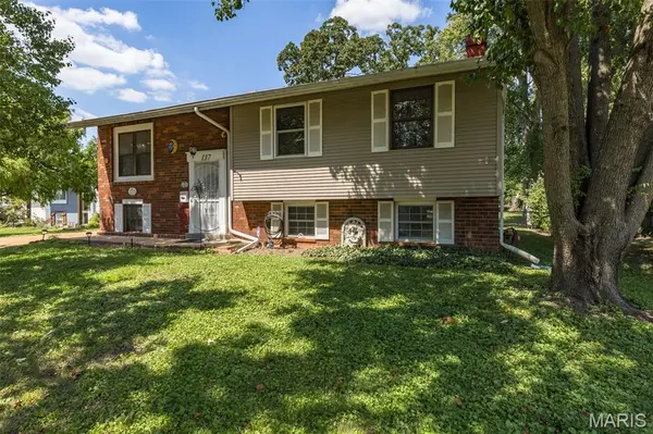 137 Huntleigh Forest DR, Kirkwood, MO 63122