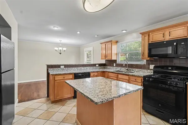 11533 Sherrington DR, St Louis, MO 63138
