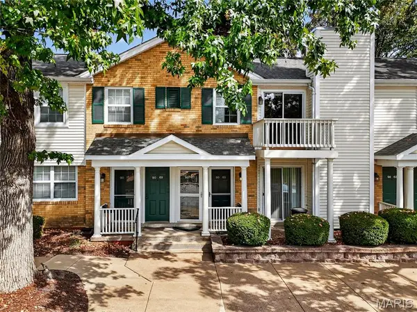9067 Wrenwood LN, Brentwood, MO 63144