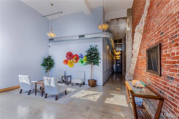 2323 Locust Street #411, St Louis, MO 63103