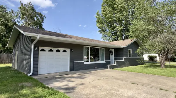 211 E Cleveland ST, West Frankfort, IL 62896