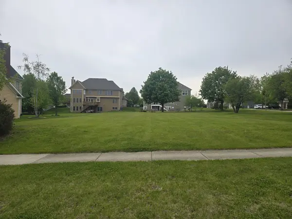 3261 Covington LN, Algonquin, IL 60102
