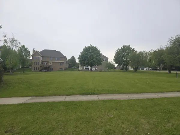 3261 Covington LN, Algonquin, IL 60102