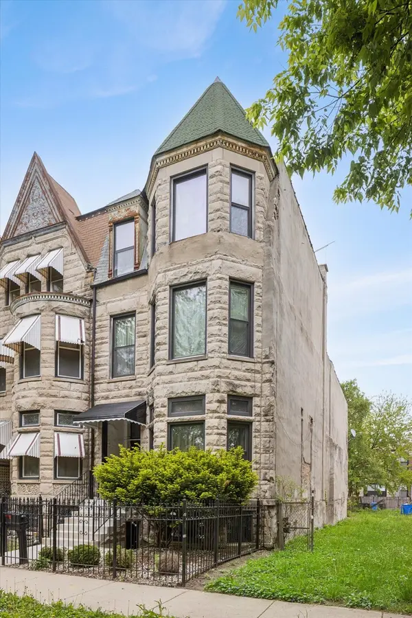 3633 S GILES AVE, Chicago, IL 60653
