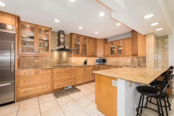 120 Boardwalk PL #120, Park Ridge, IL 60068