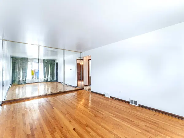 6102 W 64th ST, Chicago, IL 60638