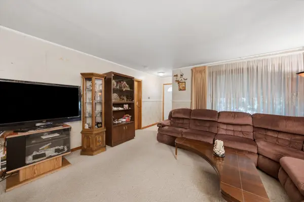 7048 W 72nd PL, Chicago, IL 60638