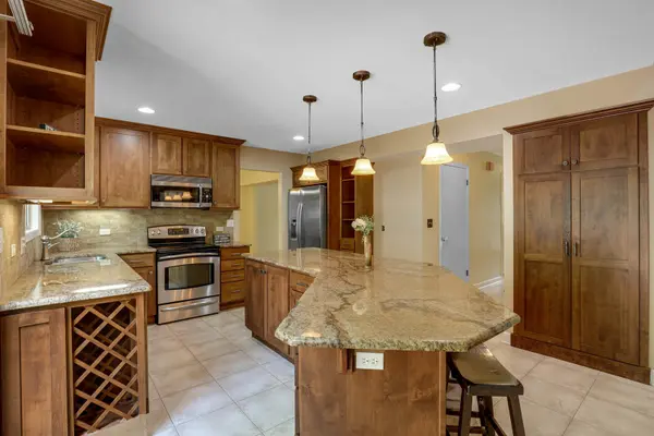 1117 Wishing Well LN, Naperville, IL 60564