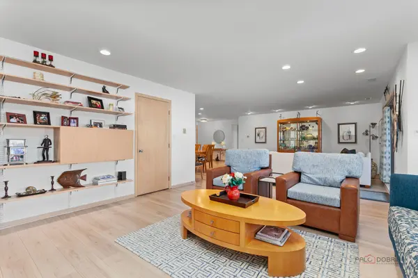 1000 Deerfield RD #303, Highland Park, IL 60035