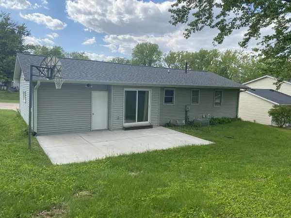 4117 Hillandale RD, Davenport, IA 52806