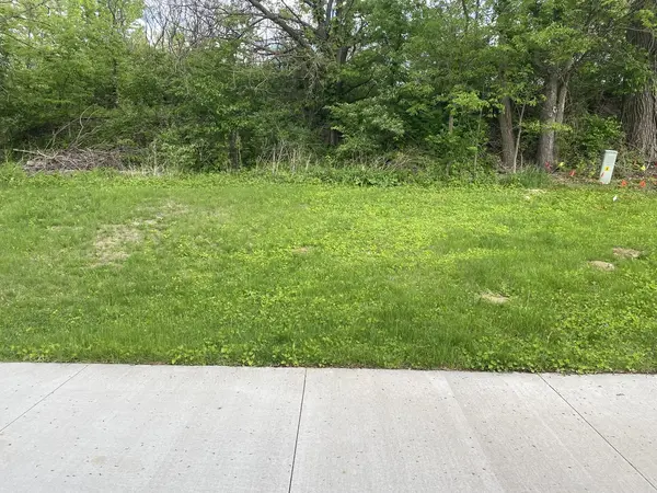 4117 Hillandale RD, Davenport, IA 52806