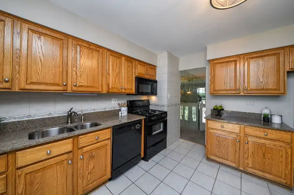 2287 Durham DR, Wheaton, IL 60189
